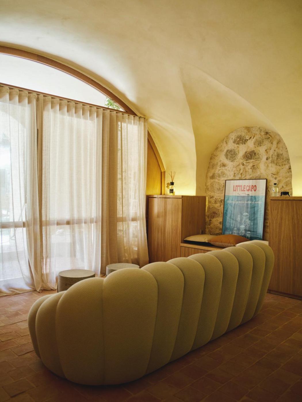 Appartement Ajaccio Hypercentre, Superbe Dans Ancienne Ecurie Du Xviiie Siecle